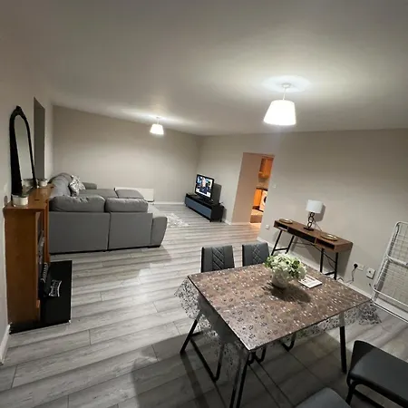 Apartamento Airport Entire House