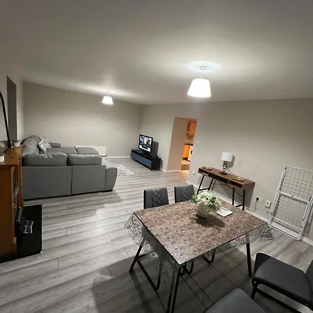 דירה Airport Entire House *