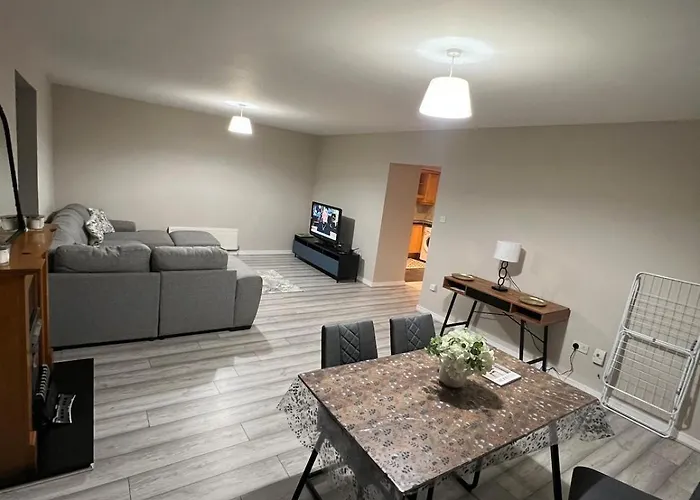 Apartmán Airport Entire House *