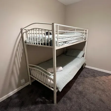 Airport Entire House شقة *